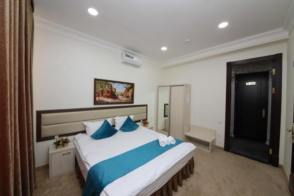 Hotel Globus Tashkent Exterior photo